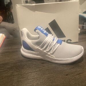 Next to new men’s size 8 1/2 lite racer adapt 7.0